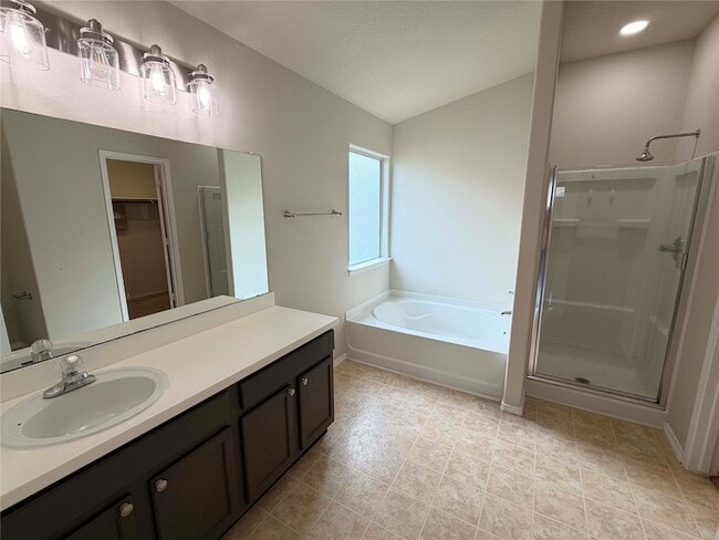 Building Photo - 631 Kiley Dr