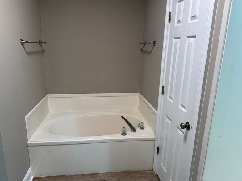 Building Photo - 72697 Diamondhead Dr N