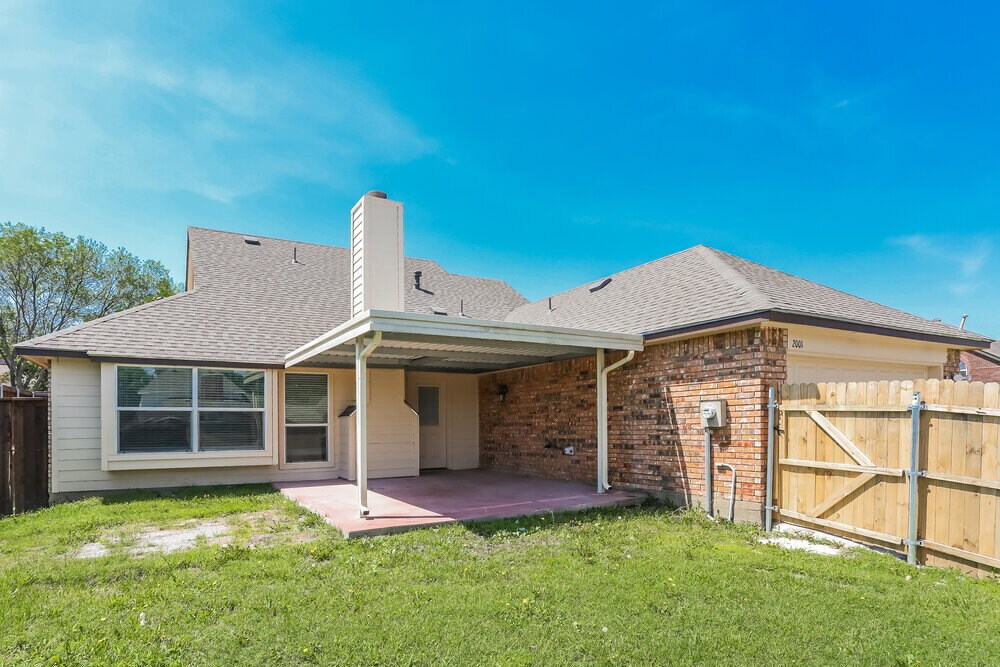 Building Photo - 2001 Valley Falls Ave