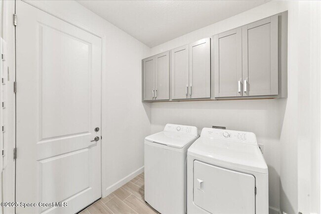 Building Photo - 2037 Island Ave NW