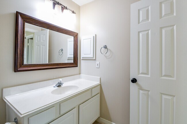 Building Photo - 241 Blue Hill Dr