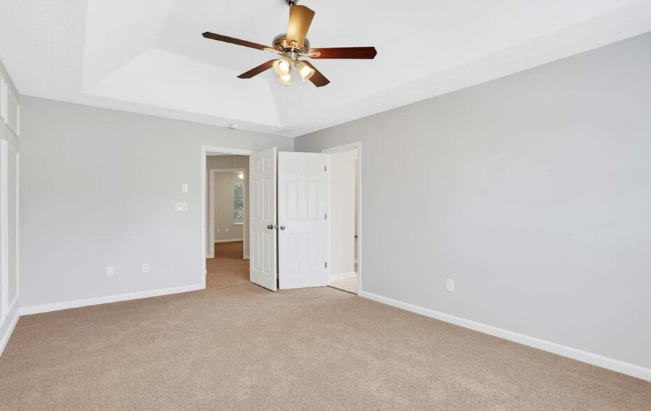 Building Photo - 1700 Chanson Pl NE