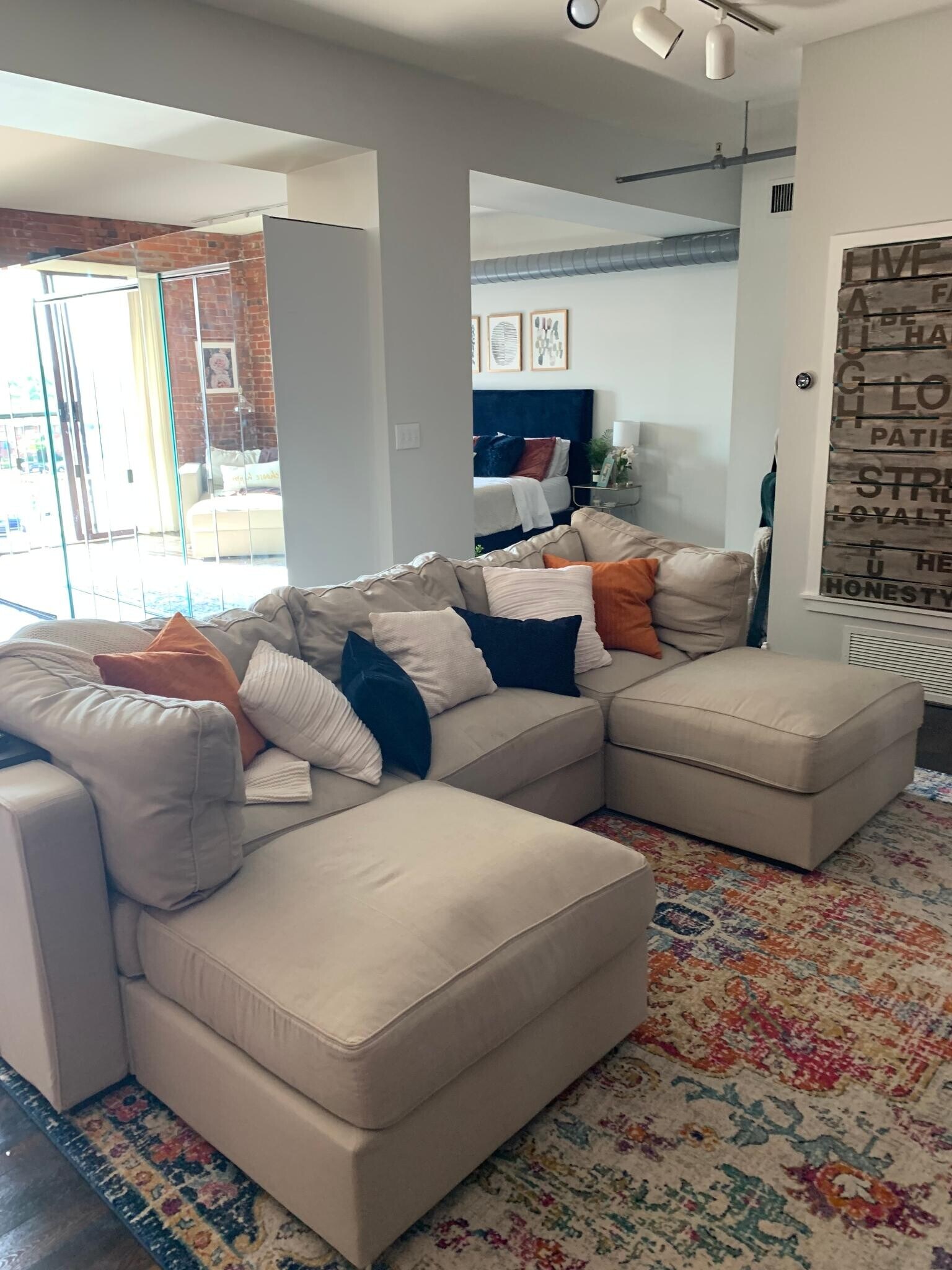 Building Photo - 432 E. Rich St