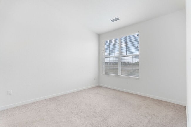 Building Photo - 2BR Condo w/ Fireplace, In-Unit Laundry & A/C in Parker