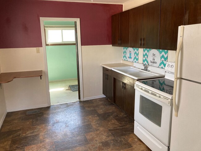 Building Photo - Cute 2 bed 1 bath!