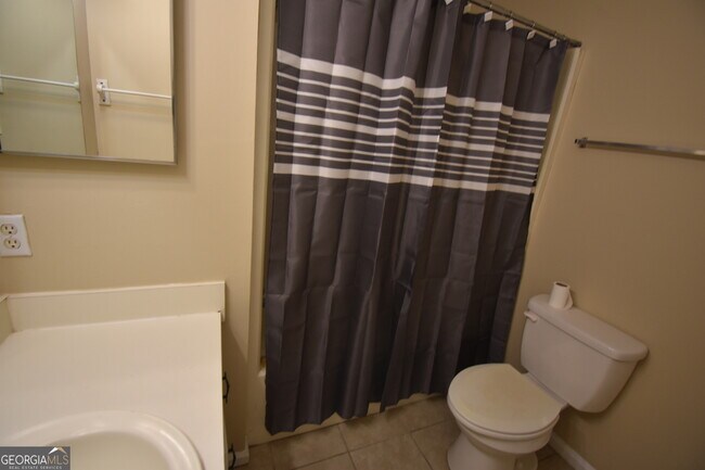 Building Photo - 556 Chateau Cir