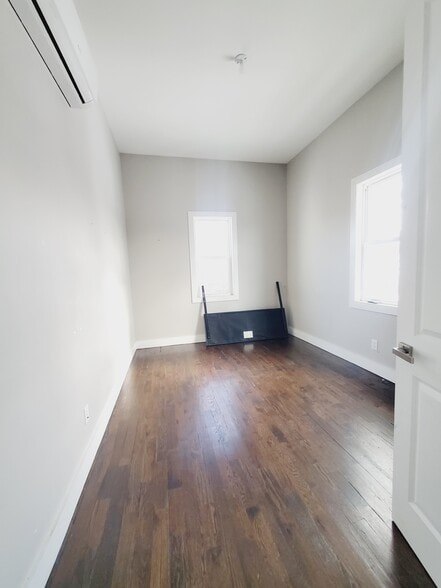 Building Photo - 4 Whitman Ave