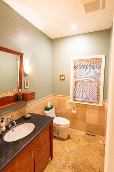 Building Photo - 48 Woodward St