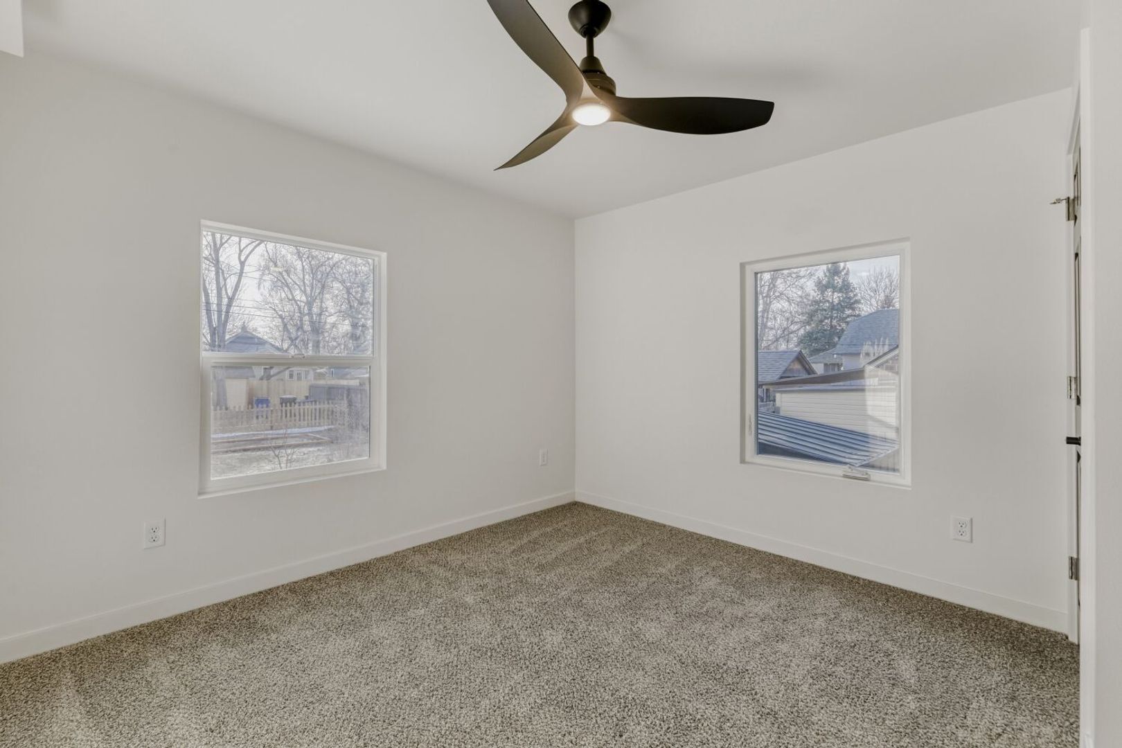 Building Photo - 946 Pratt St