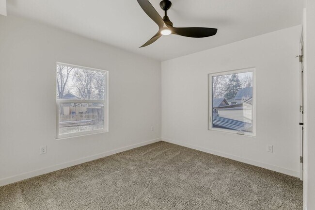 Building Photo - 946 Pratt St