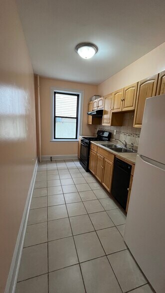 Kitchen - 148 37th St