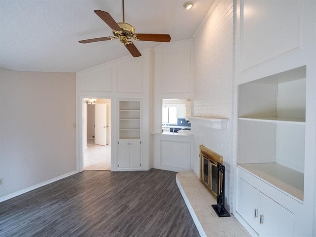 Building Photo - 3201 Creekwood Ct
