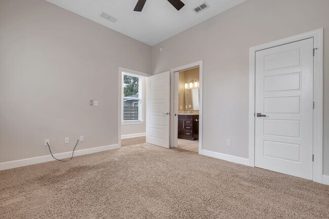 Building Photo - Midtown Tallahassee Townhome