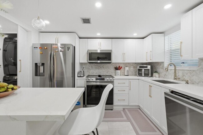 Building Photo - 6100 NW 44th St