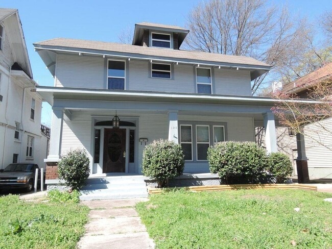 Primary Photo - 125 N Evergreen St