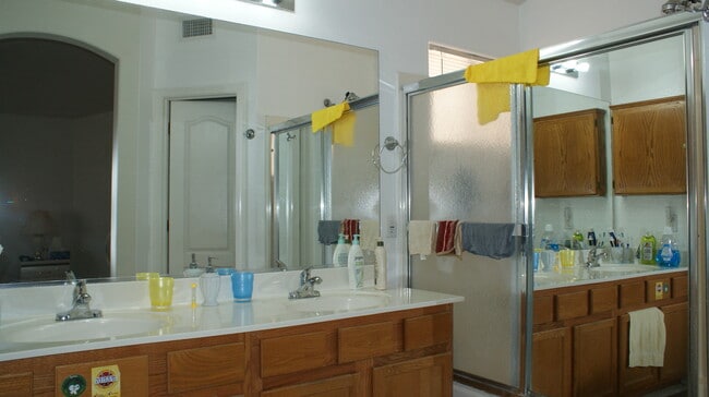 Building Photo - 1078 W Heather Ave