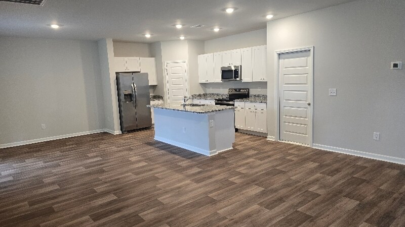 Building Photo - 213 Ladyfish Loop NW