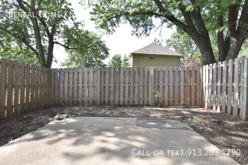 Building Photo - 1835 S Abbey Cir