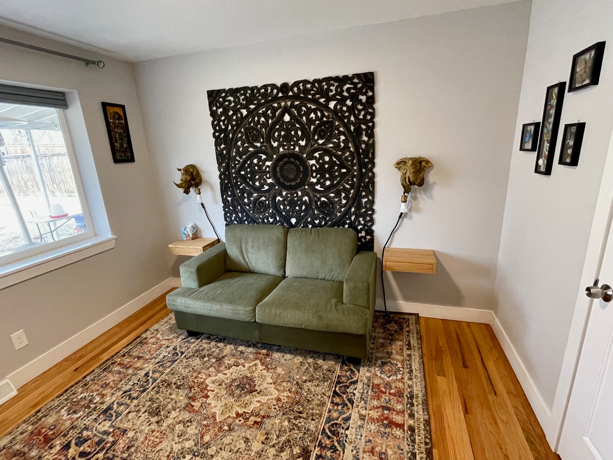 Private Living Room - 165 W Midway Blvd