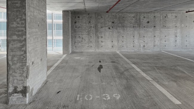 Building Photo - 1515 Liona St