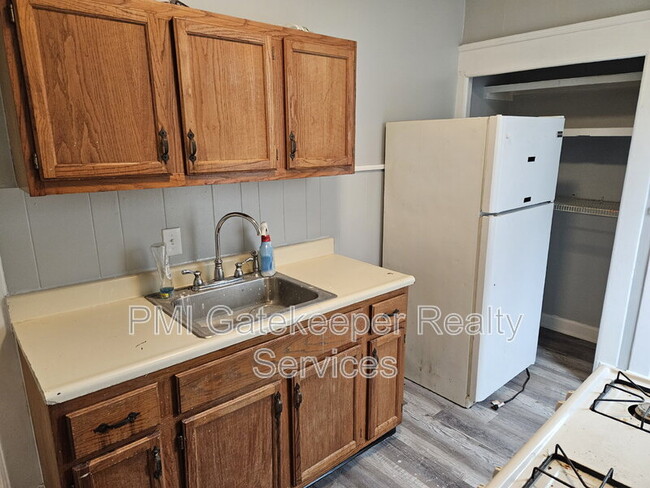 Building Photo - 5402 Rolston Ave