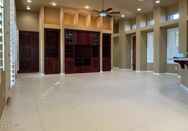 Building Photo - 1223 E Moss St