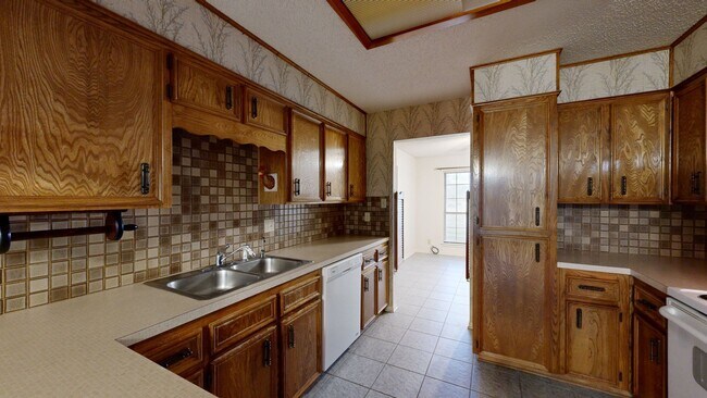 Building Photo - 2 WEEKS FREE + $1,595 for a 3 Bedroom vintage charmer in Harker Heights!