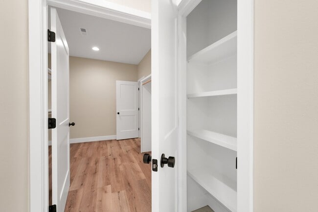 Building Photo - Hickory Village 55 Plus, LLC - 3700 E Cherry St Springfield, MO 65809