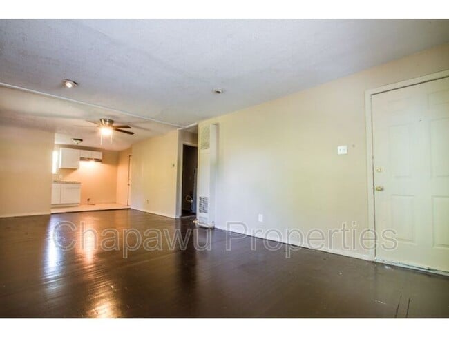 Building Photo - 512 S Monumental St