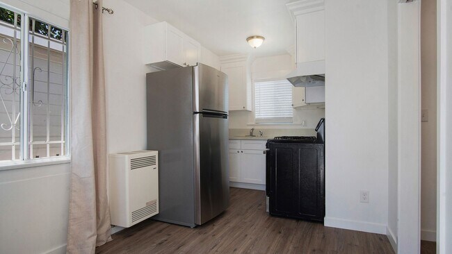 Building Photo - Lemon Avenue Triplex