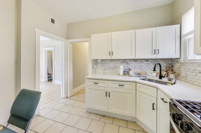 Building Photo - 5169 S Michigan Ave