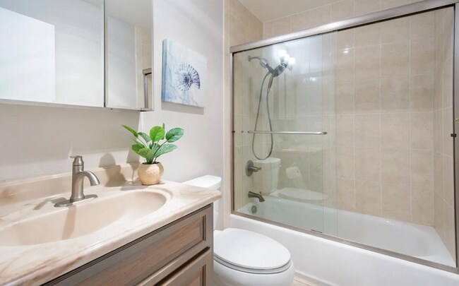 Building Photo - 1173 Capri Dr