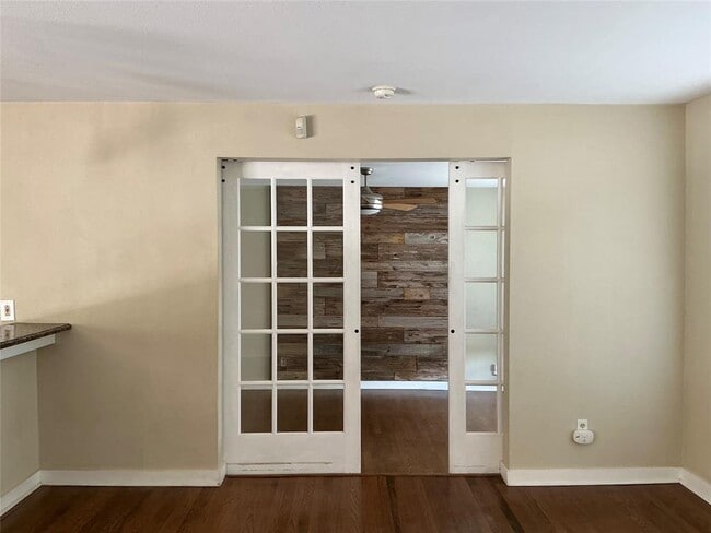 Building Photo - 401 Cherry Hill Dr