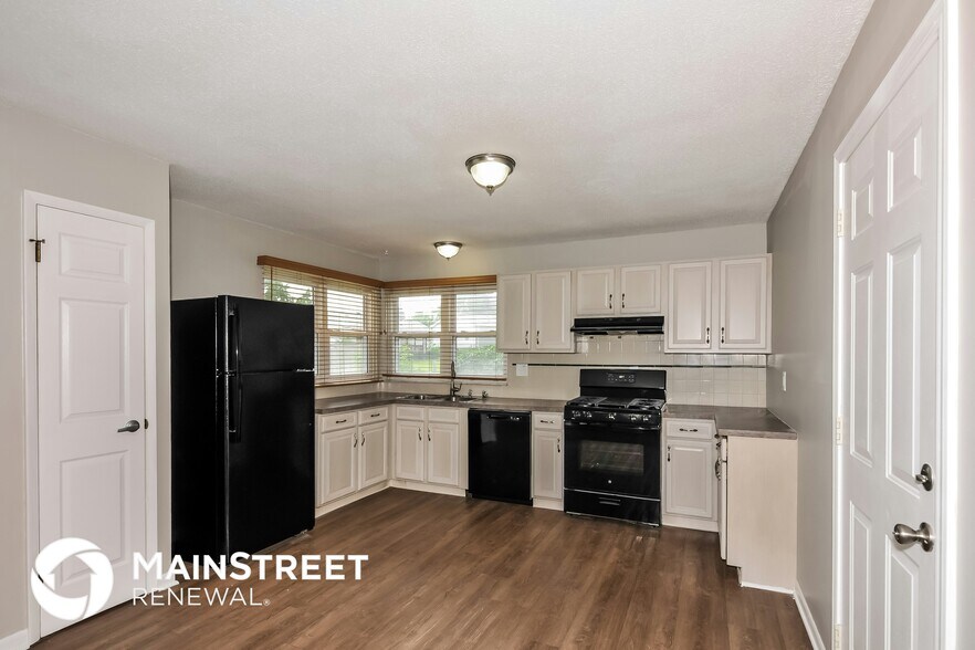 Building Photo - 5 Northwinds Dr