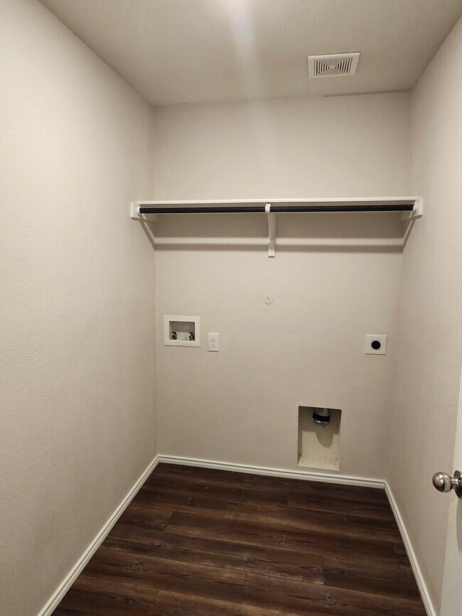 Washer dryer - 14301 Saddlebred Way