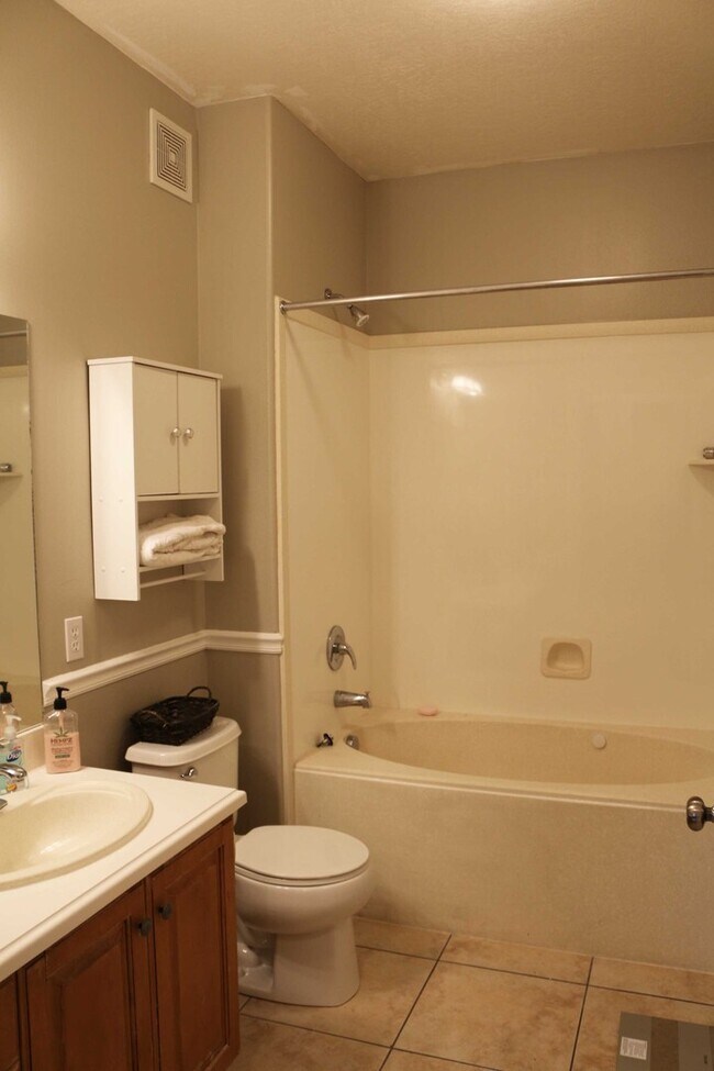 Building Photo - Incredible Orem Condo for rent!