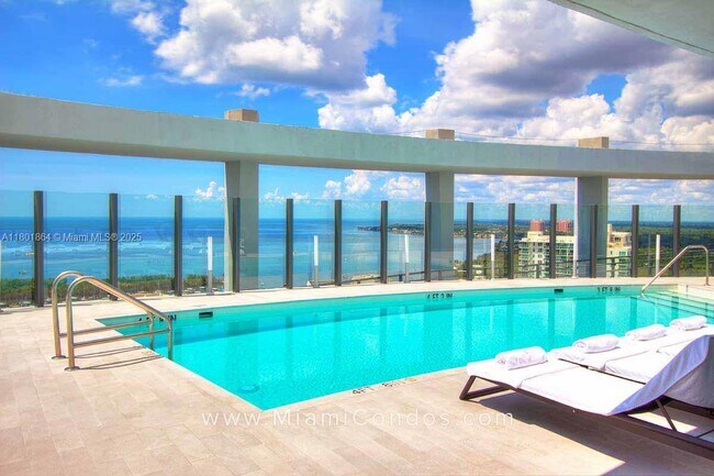 Building Photo - 2831 S Bayshore Dr
