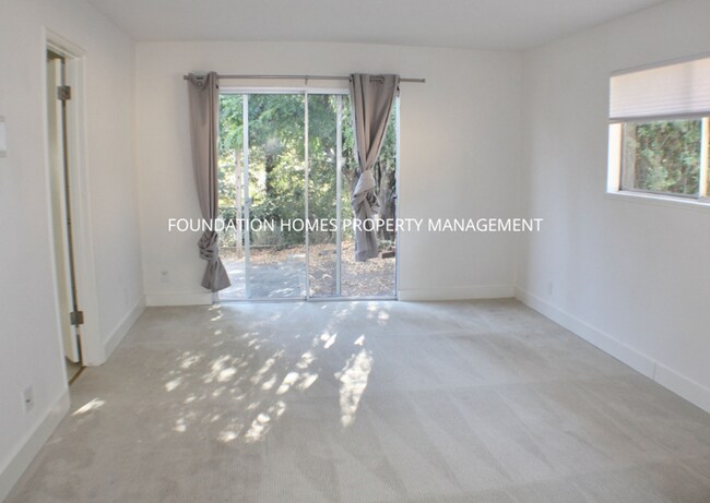 Building Photo - Dreamy Sleepy Hollow Single Story Mid-Cent...