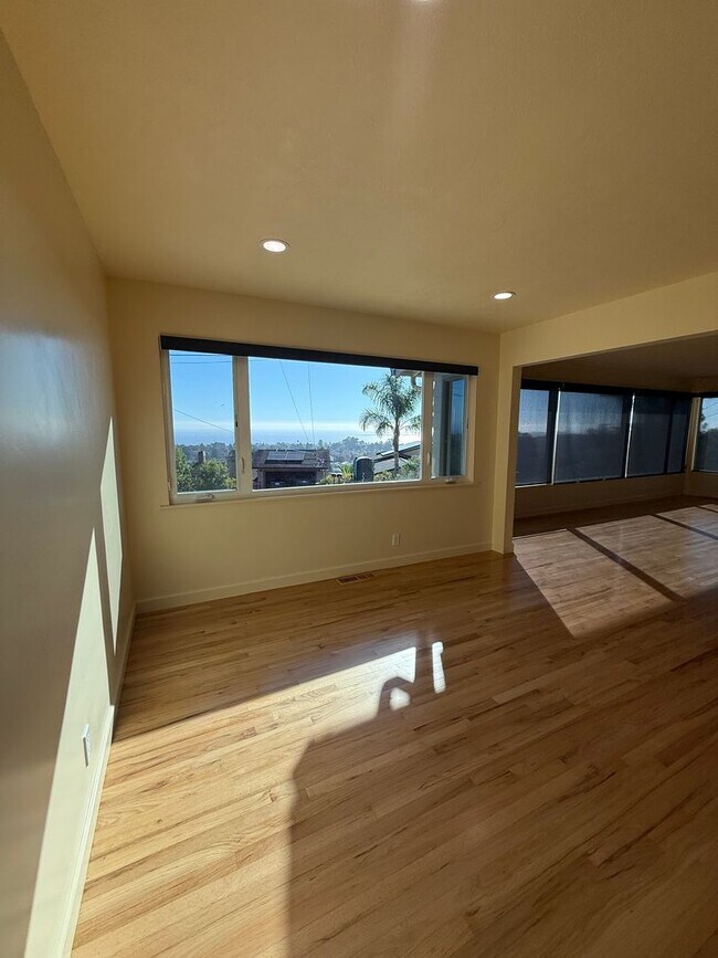 Building Photo - Panoramic Ocean View Home in Aptos! Move in incentive!