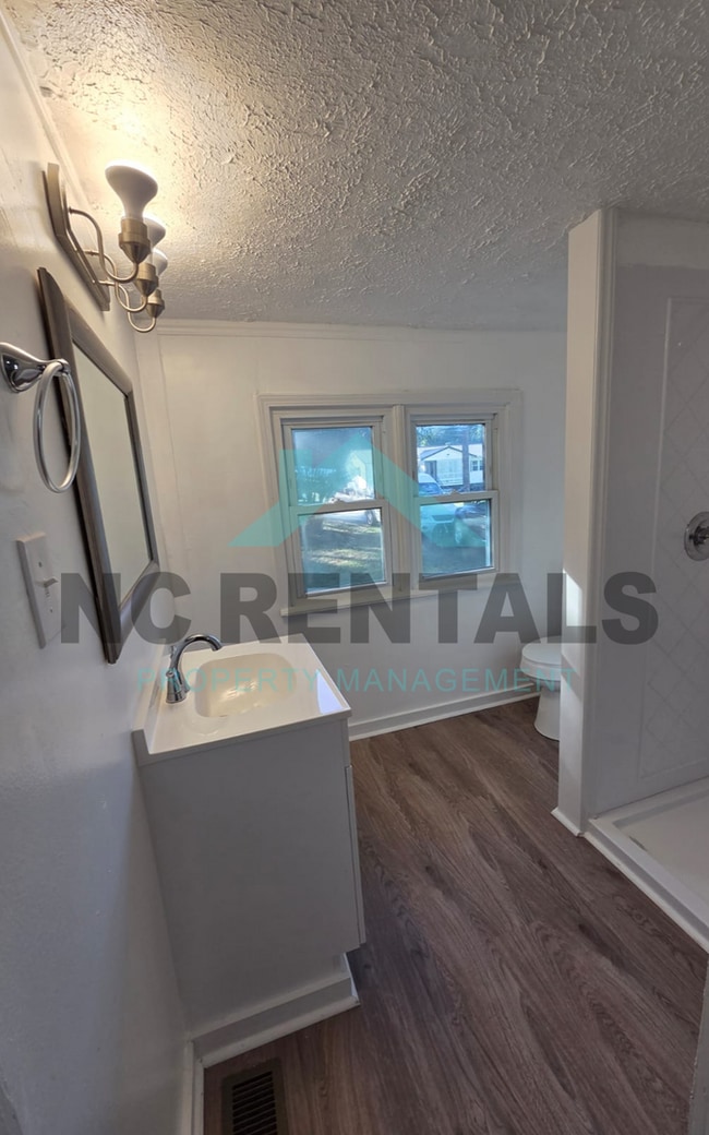 Building Photo - 715 3rd Ave