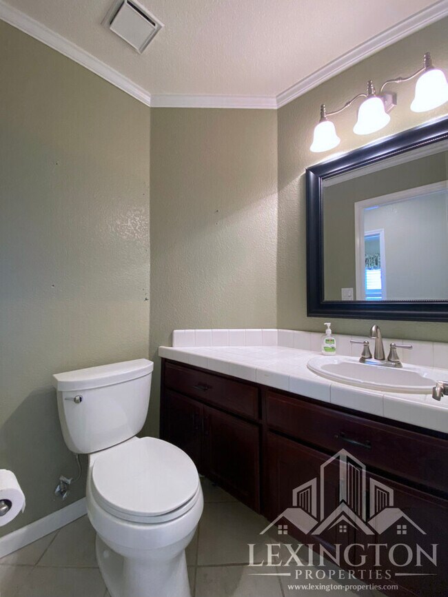 Building Photo - 6118 Cameo Dr