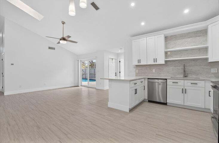 Building Photo - 5230 Woodruff Ln