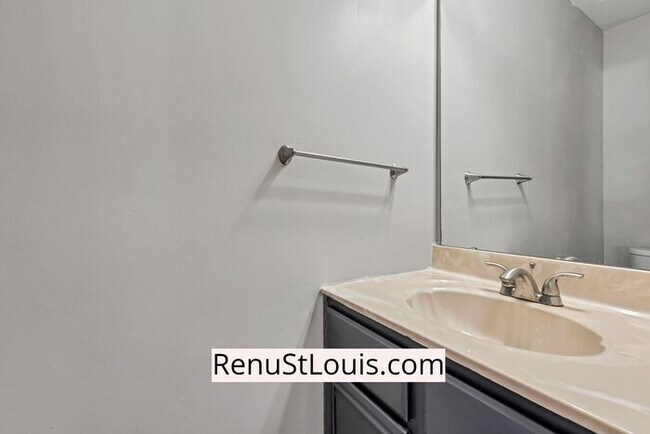Building Photo - Now Available 3 bedroom 2.5 baths