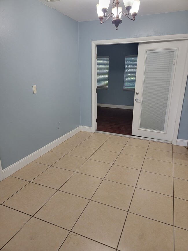 Building Photo - 3738 S Apopka Ave