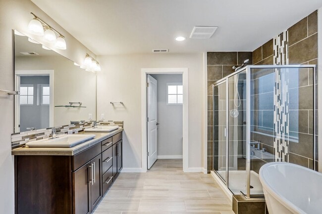 Building Photo - Stunning 4bed/2.5bath Home with High-End Upgrades in Snohomish WA!