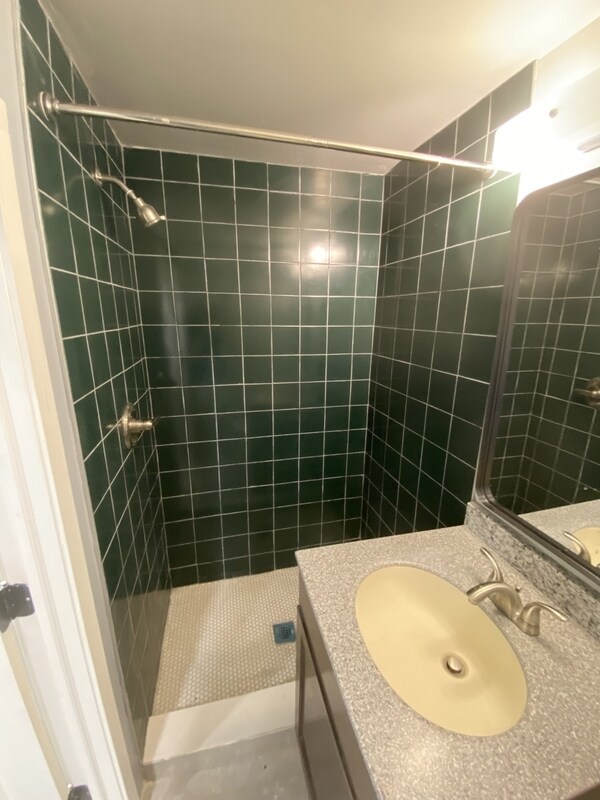 Building Photo - 423 N Highland Ave