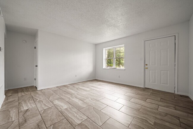 Building Photo - ***MOVE IN SPECIAL*** July special $275 Rent + $400 Deposit CALL NOW 479-353-1778