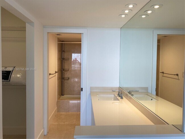 Building Photo - 1901 Brickell Ave