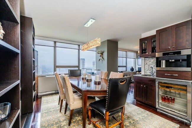 Building Photo - 2800 N Lake Shore Dr