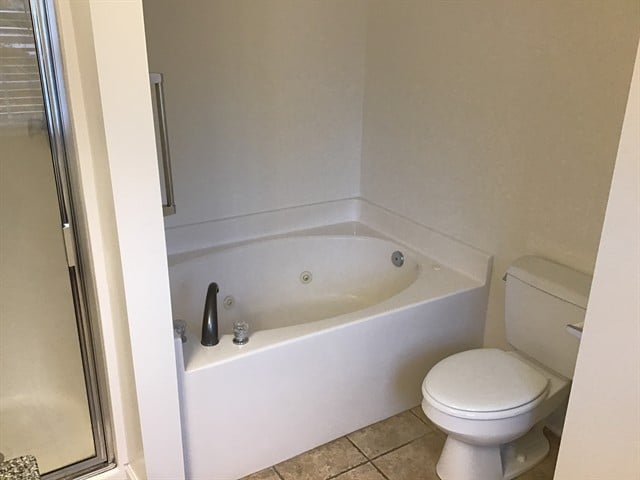 Building Photo - 560 Summit Way